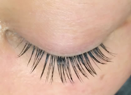 Eye lash salon Y̎ʐ^iۂ͖ڂŌ܂܂j